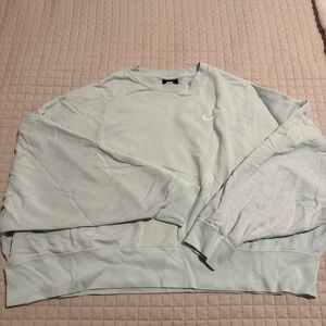 NIKE Women's Sportswear Essential Fleece Cropped Crew